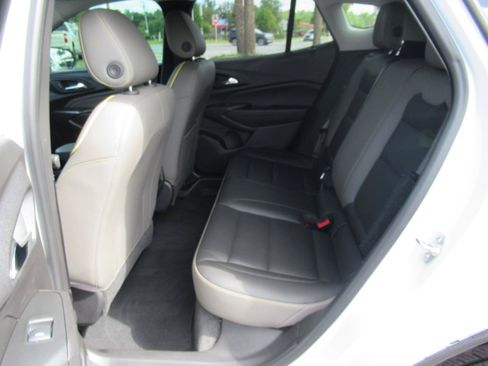 Used 2025 Chevrolet Trax ACTIV w/ Driver Confidence Package FWD image 34