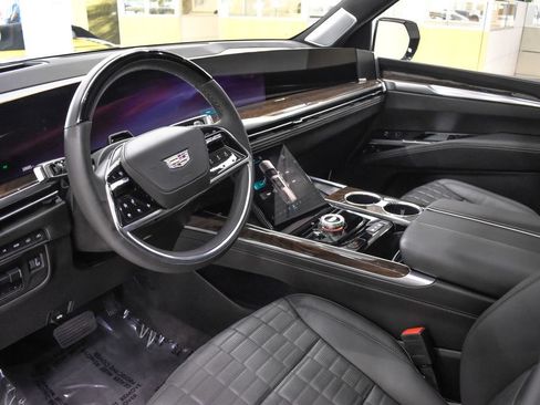 Used 2025 Cadillac Escalade ESV Sport Platinum w/ LPO, Floor Liner Package AWD/4WD image 21