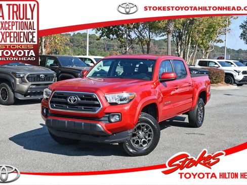 Used 2017 Toyota Tacoma TRD Sport image 1