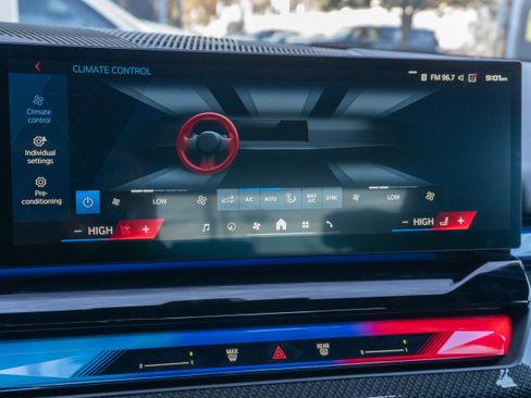 Used 2025 BMW M5 AWD/4WD image 24