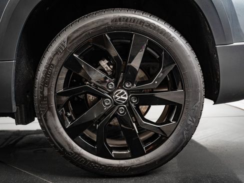 Used 2024 Volkswagen Taos SE image 13