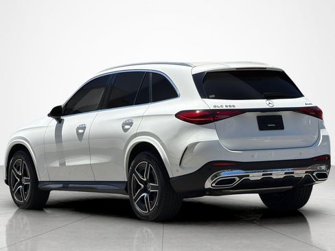 Used 2024 Mercedes-Benz GLC 300 4MATIC image 3