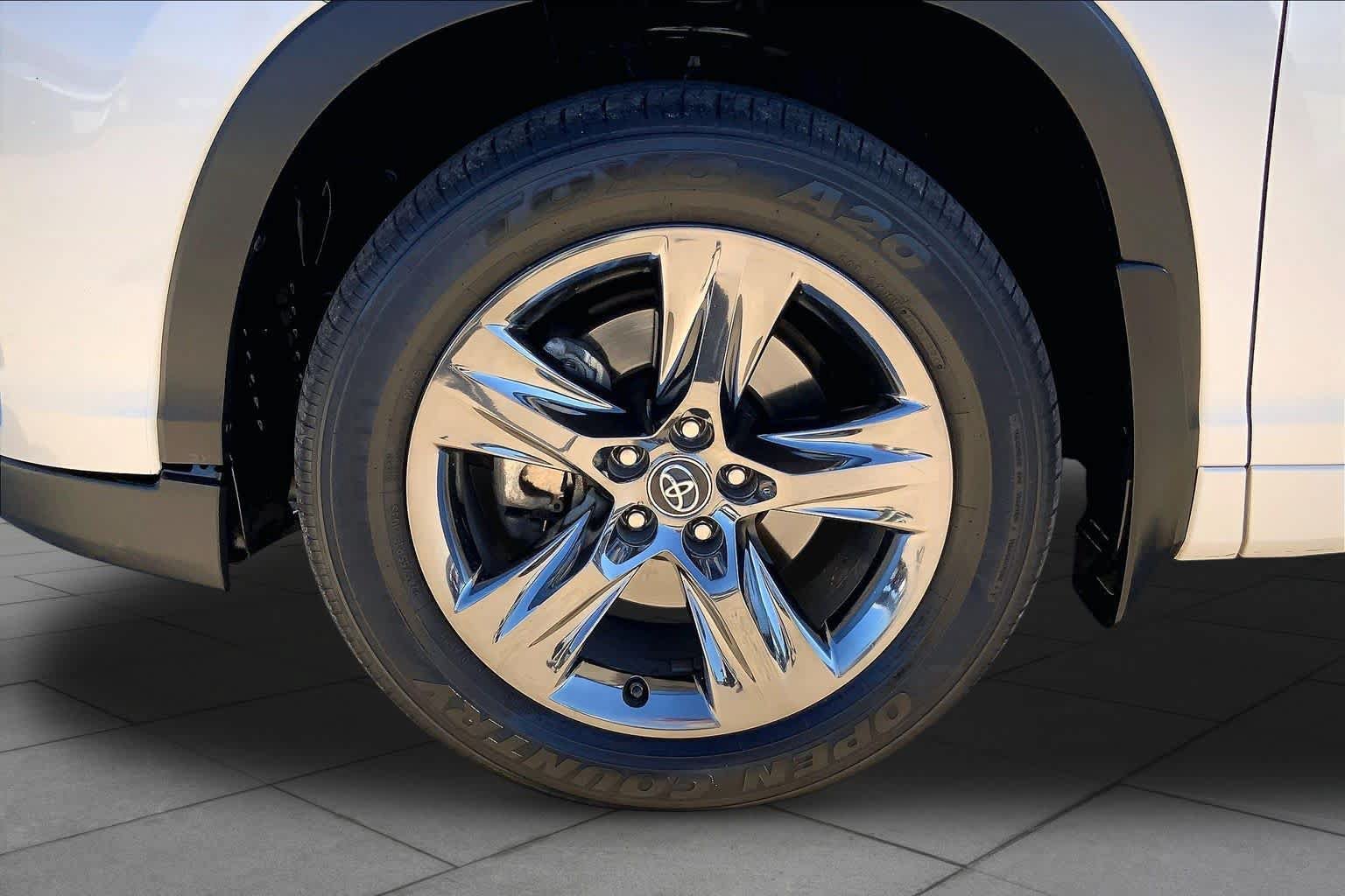 Used 2018 Toyota Highlander Limited Platinum AWD/4WD image 10