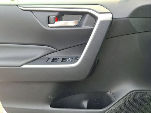 Used 2022 Toyota RAV4 XLE w/ Convenience Package AWD/4WD image 11