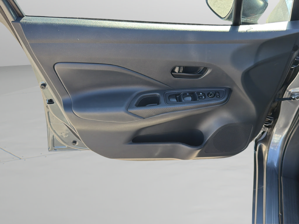 Used 2022 Nissan Versa S FWD image 17