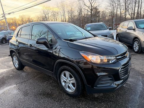 Used 2021 Chevrolet Trax LS w/ Tint and Cruise Package image 9
