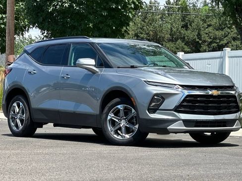 Used 2024 Chevrolet Blazer LT AWD/4WD image 2