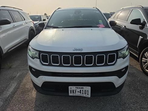 Used 2024 Jeep Compass Latitude AWD/4WD image 7