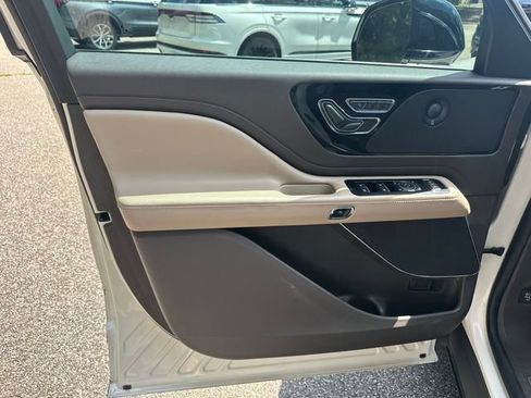 Used 2021 Lincoln Aviator Reserve w/ Equipment Group 201A AWD/4WD image 12