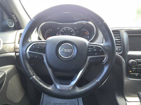 Used 2018 Jeep Grand Cherokee Laredo AWD/4WD image 12