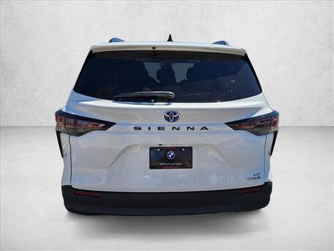 Used 2024 Toyota Sienna LE w/ LE Plus Package image 7
