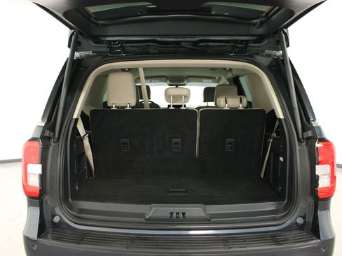Used 2024 Ford Expedition XLT RWD image 13