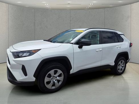 Used 2021 Toyota RAV4 LE FWD image 9