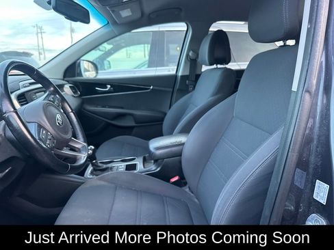 Used 2016 Kia Sorento LX w/ LX Convenience Package image 2