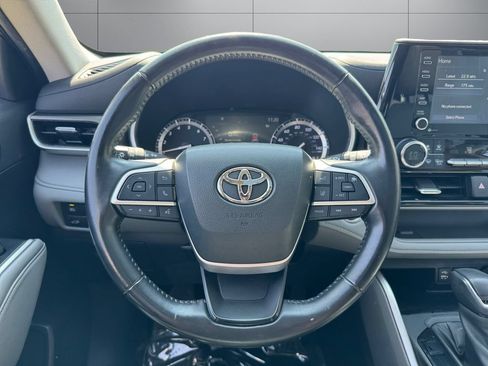 Used 2022 Toyota Highlander XLE AWD/4WD image 13