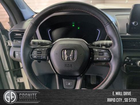 Used 2025 Honda Pilot TrailSport image 14