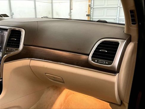 Used 2018 Jeep Grand Cherokee Overland AWD/4WD image 16
