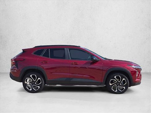Used 2025 Chevrolet Trax RS FWD image 4