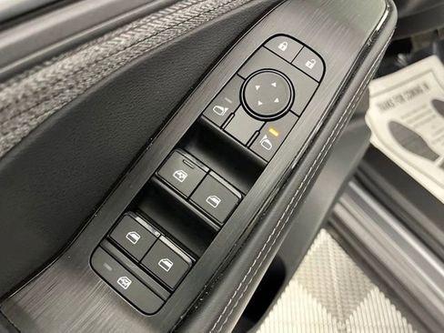 Used 2023 Nissan Rogue SV AWD/4WD image 33