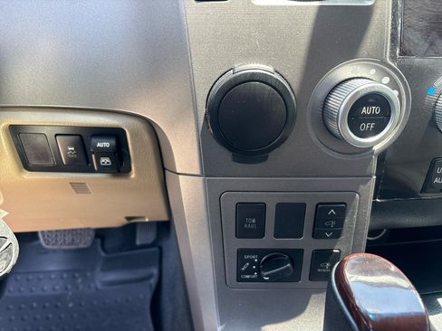 Used 2016 Toyota Sequoia Platinum RWD image 13