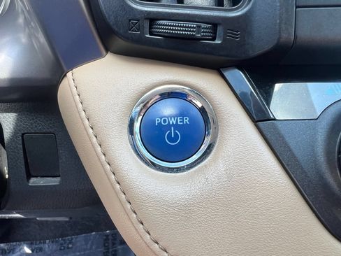 Used 2018 Toyota RAV4 XLE w/ Convenience Package AWD/4WD image 18