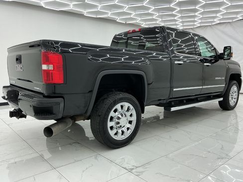 Used 2016 GMC Sierra 2500 Denali w/ Duramax Plus Package AWD/4WD image 12