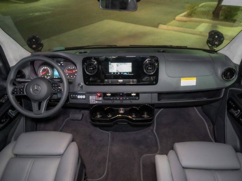 Used 2021 Mercedes-Benz Sprinter 2500 image 18