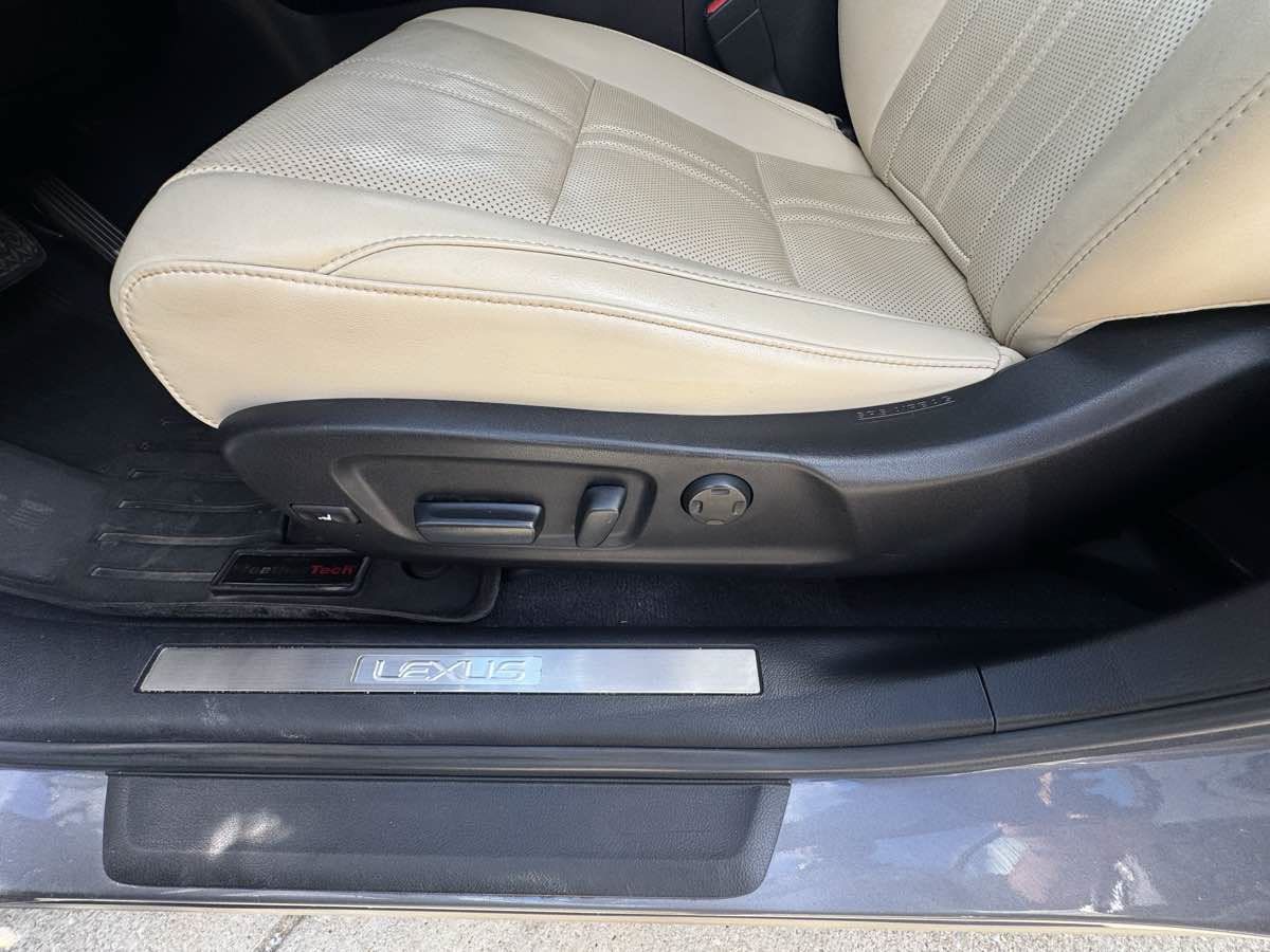 Used 2021 Lexus RX 350L Luxury w/ Accessory Package FWD image 21