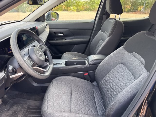 Used 2025 Nissan Kicks SV AWD/4WD image 9