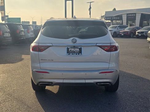Used 2023 Buick Enclave Essence image 6