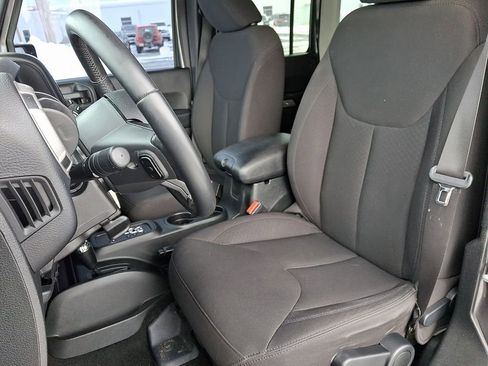 Used 2017 Jeep Wrangler Unlimited Willys image 14