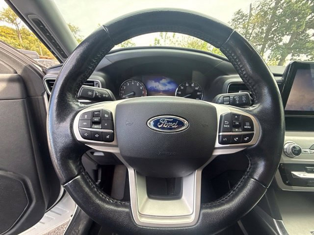Used 2021 Ford Explorer XLT w/ Equipment Group 202A AWD/4WD image 11