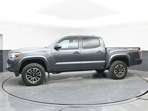 Used 2020 Toyota Tacoma TRD Sport w/ Blackout Package image 11