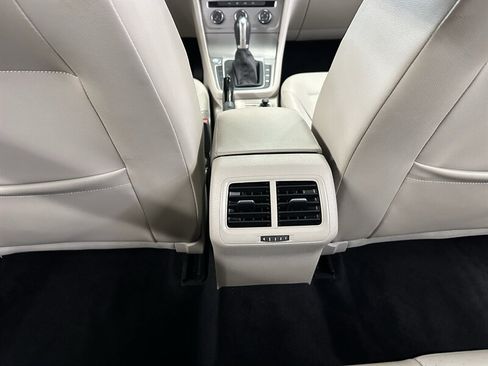 Used 2015 Volkswagen Golf TDI S FWD image 31