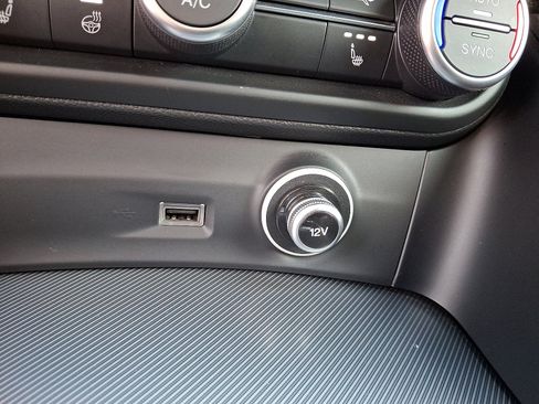 Used 2022 Alfa Romeo Stelvio Veloce image 24