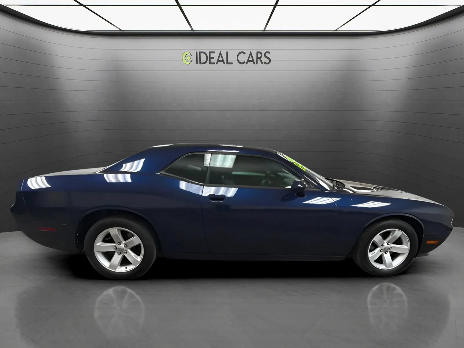 Used 2014 Dodge Challenger SXT RWD image 5