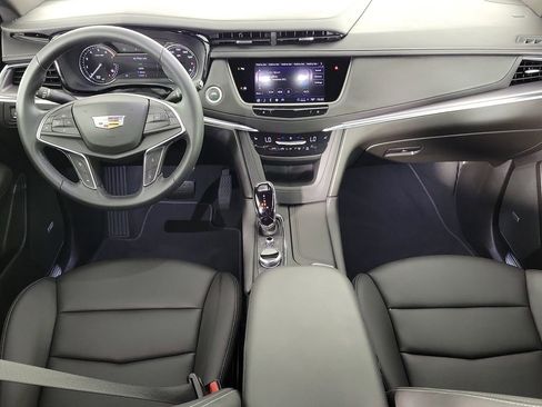 Certified 2025 Cadillac XT5 Luxury FWD image 15