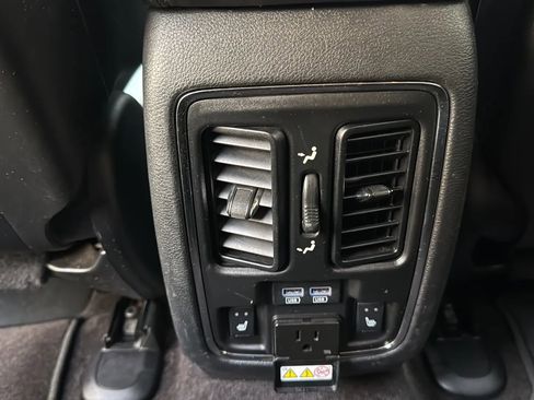 Used 2018 Jeep Grand Cherokee Limited AWD/4WD image 28