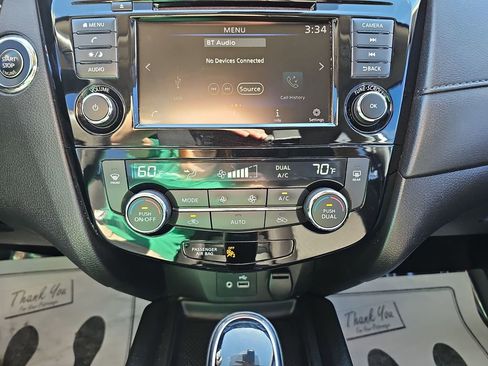 Used 2019 Nissan Rogue SV image 27