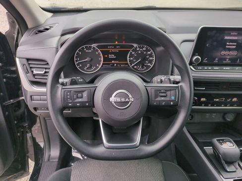 Used 2024 Nissan Rogue SV AWD/4WD image 18