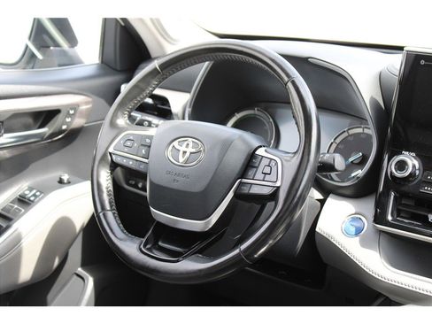 Used 2022 Toyota Highlander Platinum AWD/4WD image 17