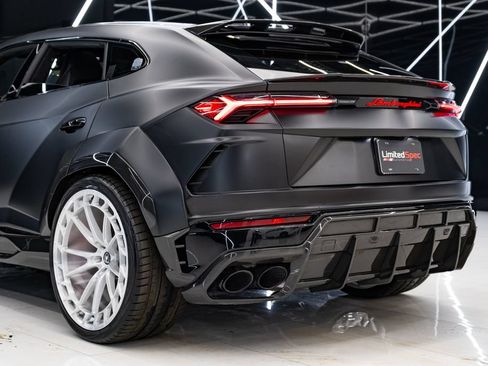 Used 2021 Lamborghini Urus AWD/4WD image 11