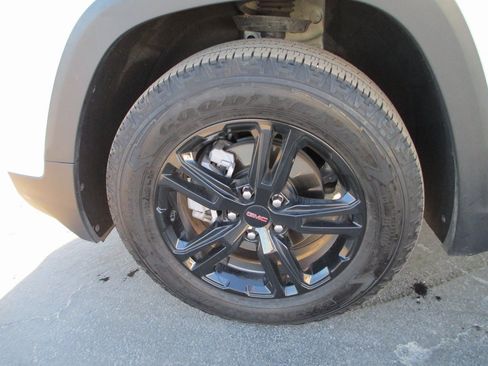 Certified 2024 GMC Terrain AT4 image 13