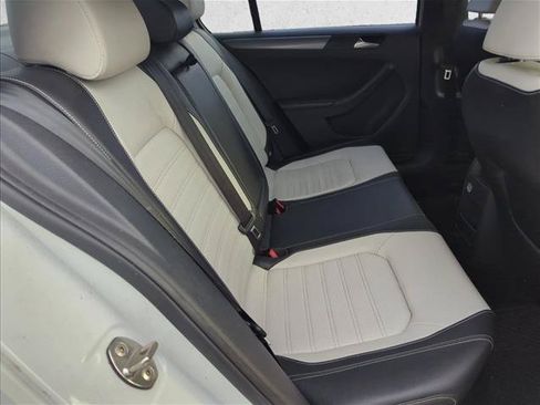 Used 2016 Volkswagen Jetta Sport FWD image 17
