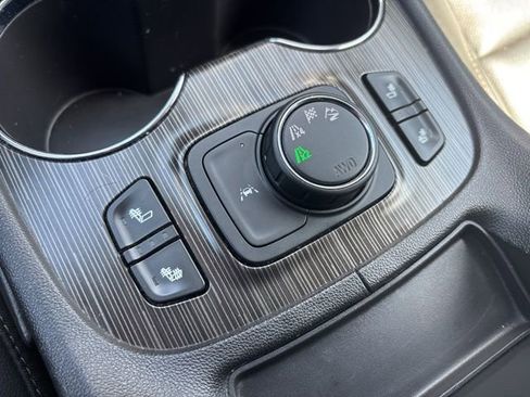 Used 2021 GMC Acadia SLT AWD/4WD image 27