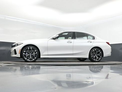 Certified 2025 BMW 330i Sedan w/ Premium Package image 39