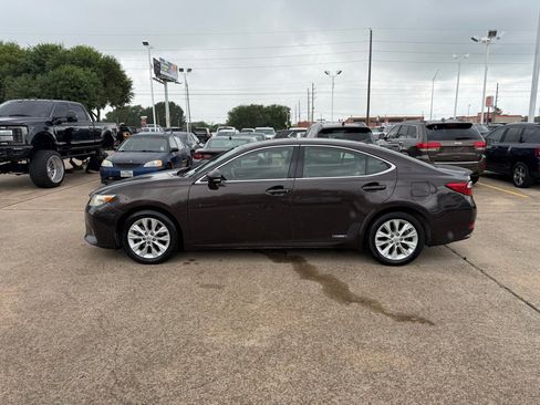 Used 2013 Lexus ES 300h w/ Luxury Pkg image 9