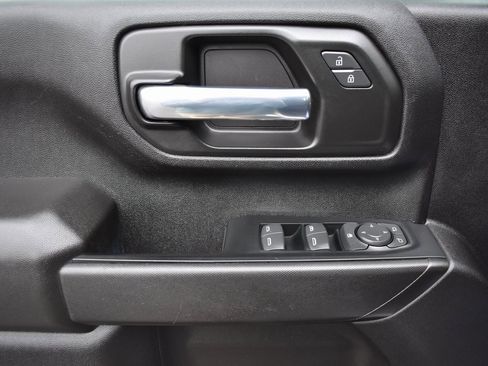 Used 2023 Chevrolet Silverado 2500 Custom w/ Custom Value Package image 11