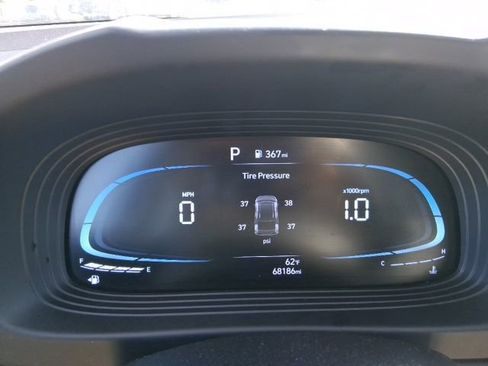 Used 2023 Hyundai Venue Limited image 19