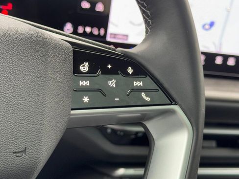 Used 2025 Audi Q5 Premium w/ Convenience Package image 18